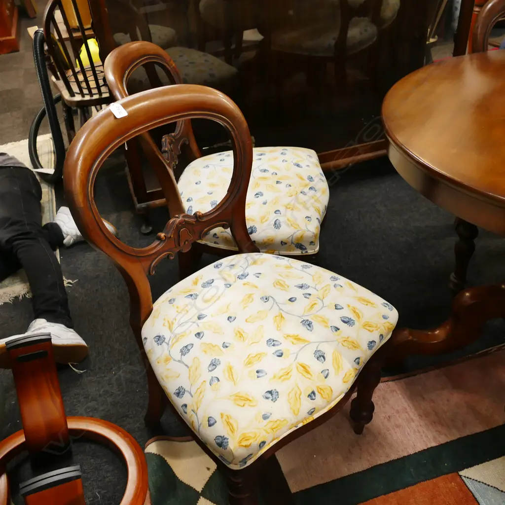 FIVE VICTORIAN MAHOGANY BALLOON BACK DINING CHAIRS Image 1++