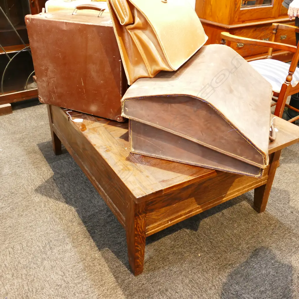 OAK COFFEE TABLE WITH HINGED LID  1160 X 760 MM Image 1++