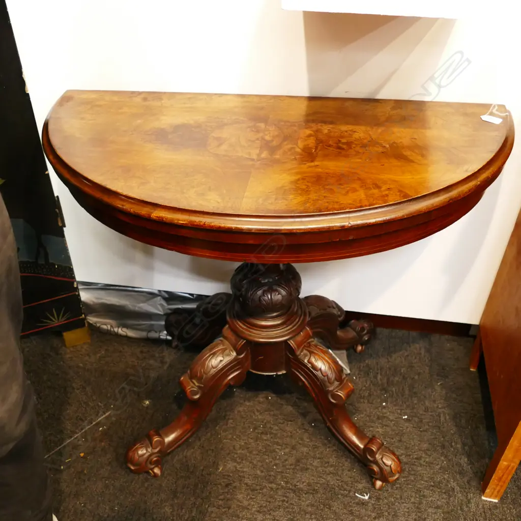 VICT. WALNUT CARD TABLE  Image 1++