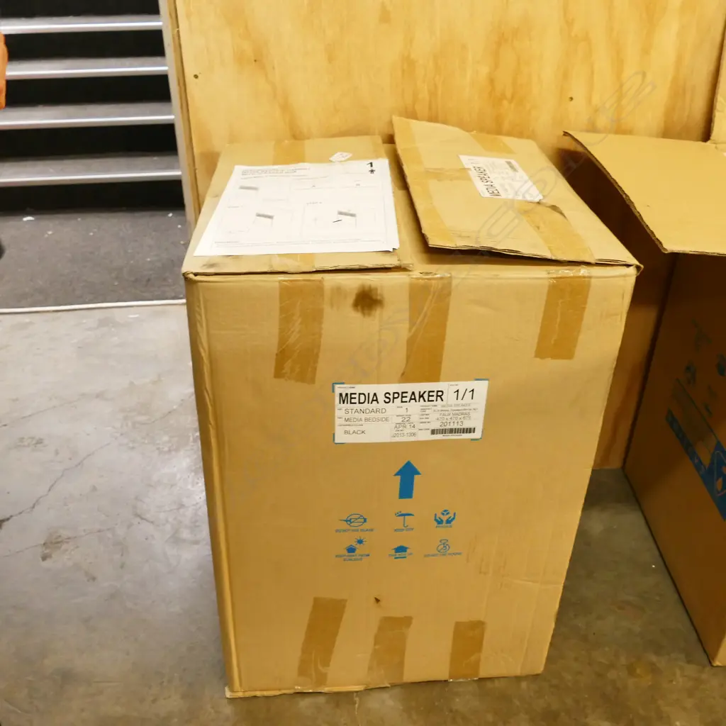 AS NEW PR BLACK BLUETOOTH SPEAKER SIDE CABINETS Image 1++