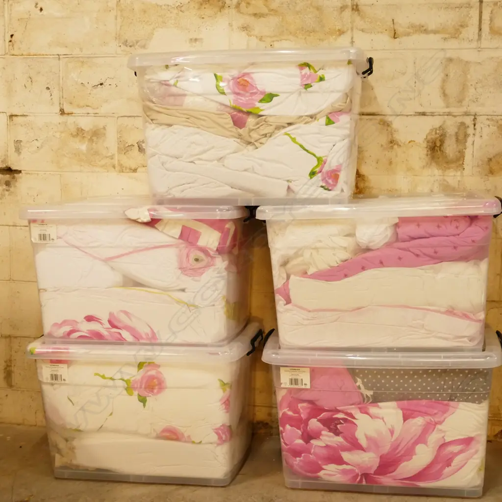 5 BOXES ASST PILLOWS / LINENS ETC Image 1++