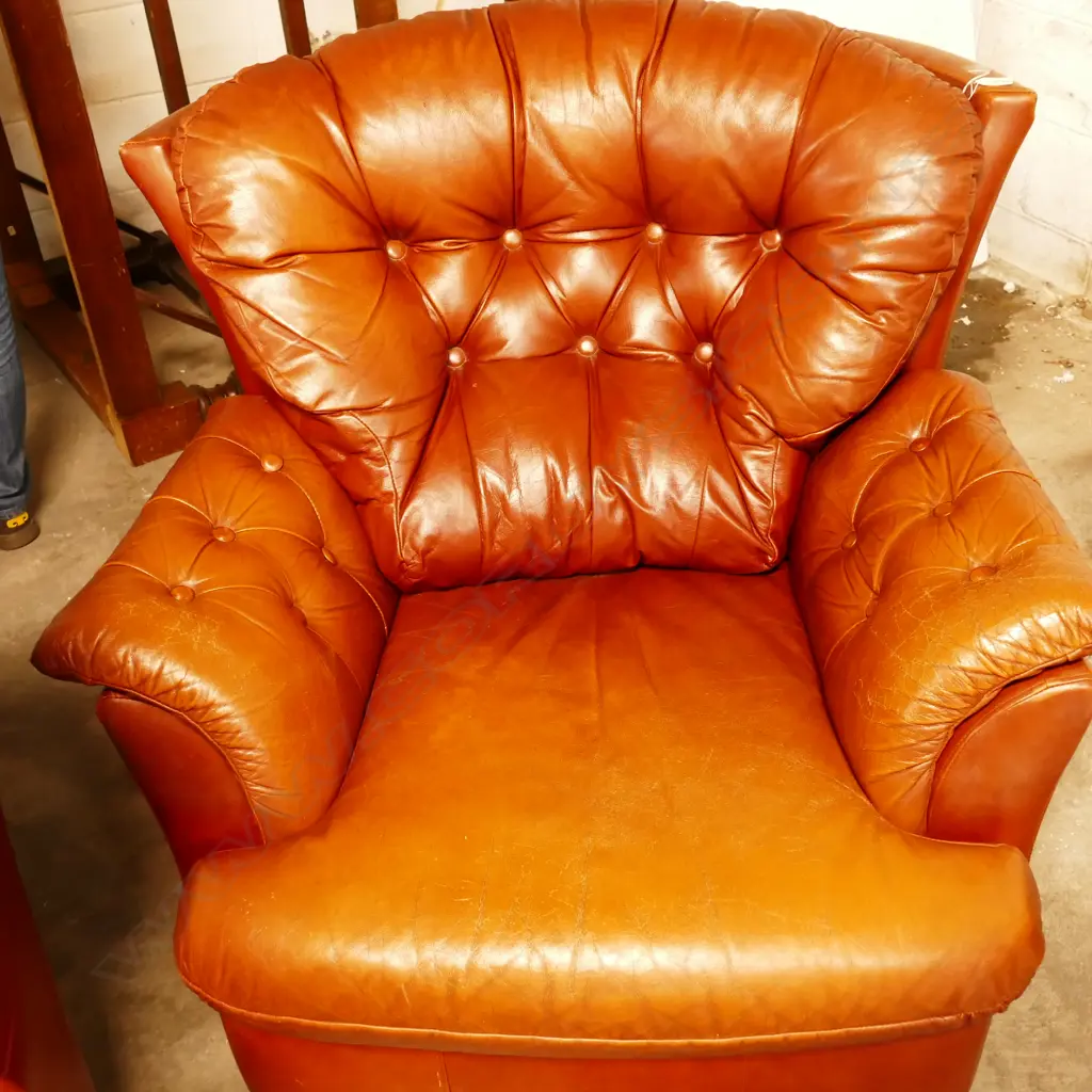 3 PC MODERN LEATHER BUTTONBACK LOUNGE SUITE Image 1++