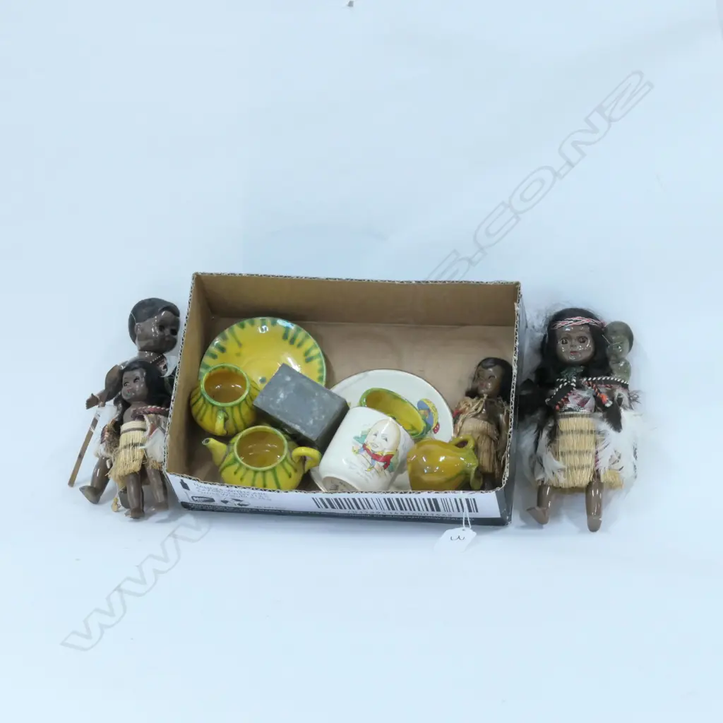 4  VINTAGE MAORI COSTUME DOLLS NURSERY CHINA ETC Image 1++