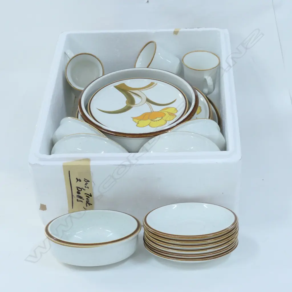 LOT ASST CHINA INCL. CROWN LYNN Image 1++