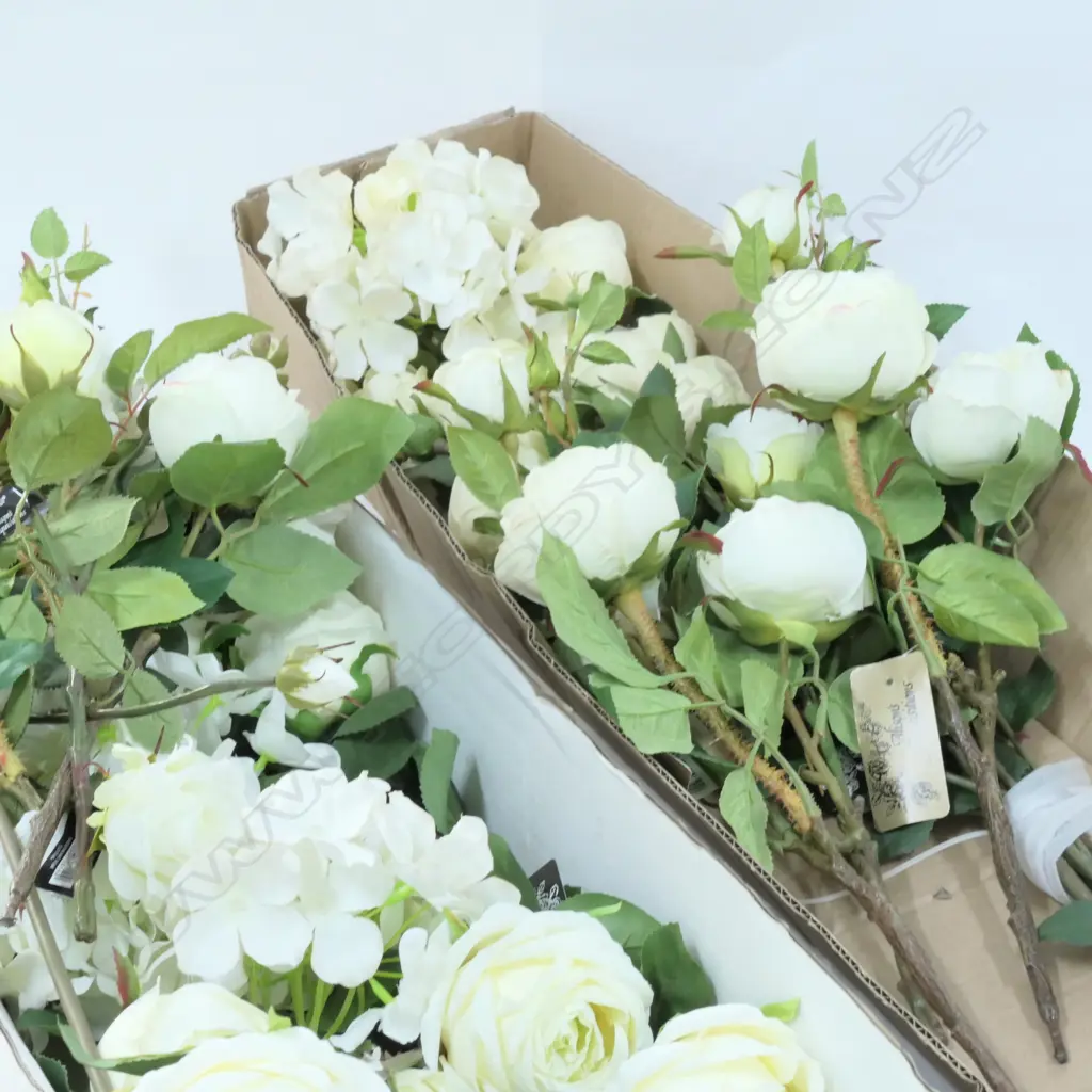 LOT ASST ARTIFICAL ROSES Image 1++