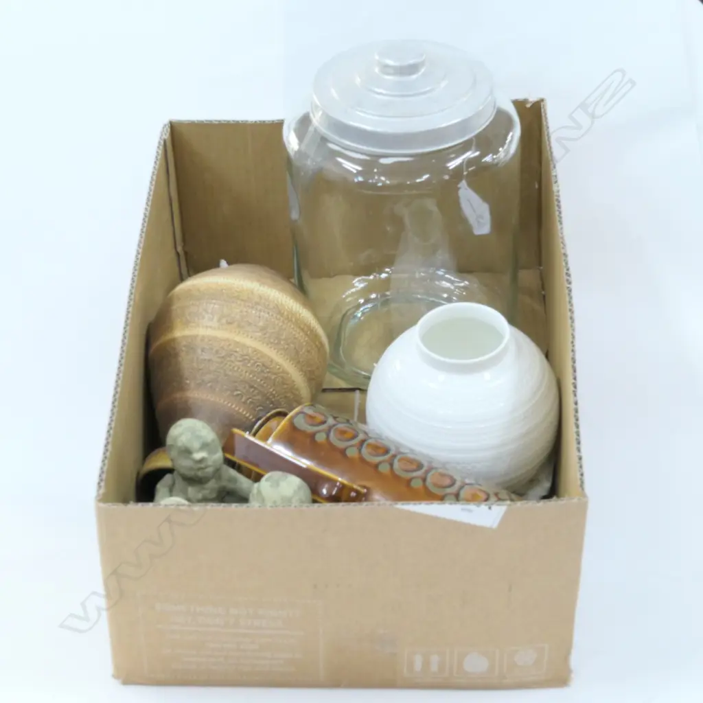 LOT ASST CHINA -WEDGWOOD / GERMAN STUDIP / FIGURES ETC Image 1++