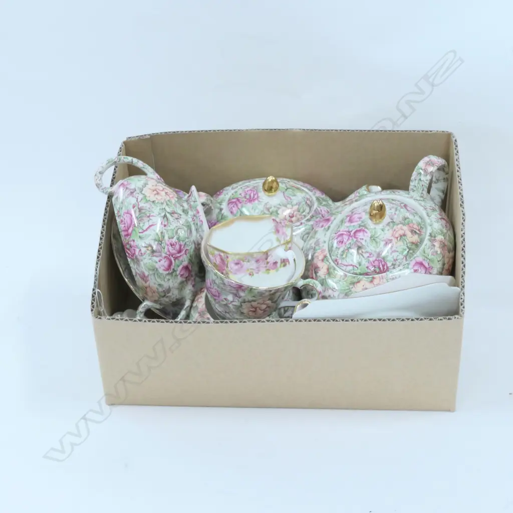 LOT ASST FLORAL CHINA INCL. R. DOULTON, SADLER TEA SET Image 1++