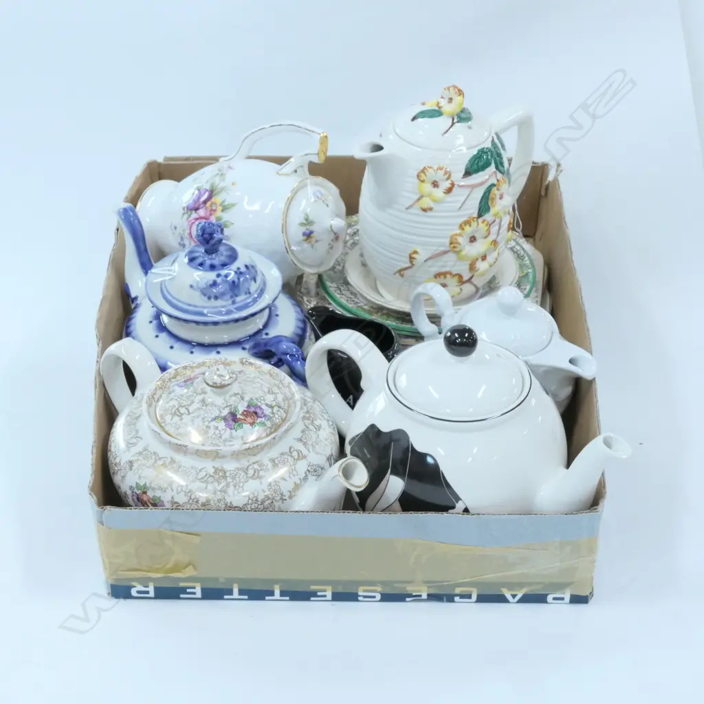 LOT ASST CHINA TEAPOTS: AYNSLEY ETC Image 1++