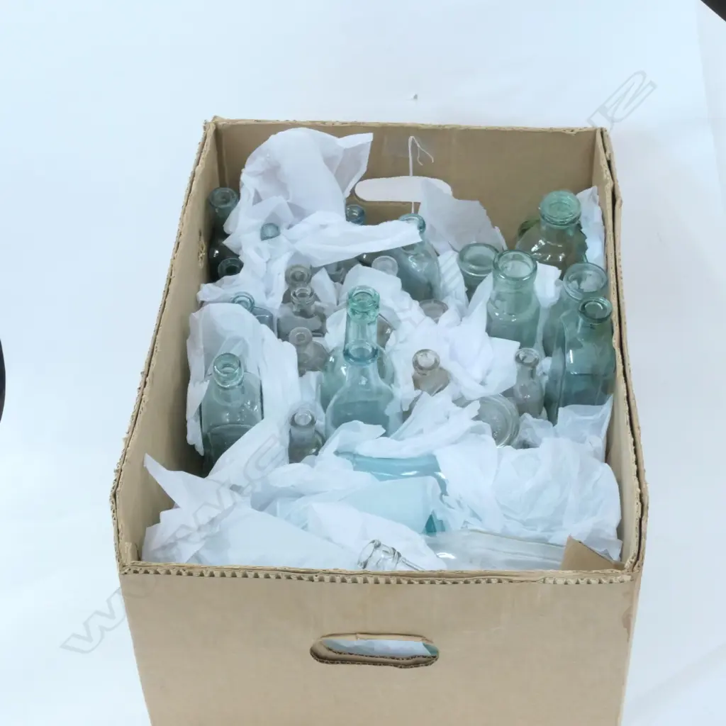 LOT ASST ANTIQUE BOTTLES Image 1++