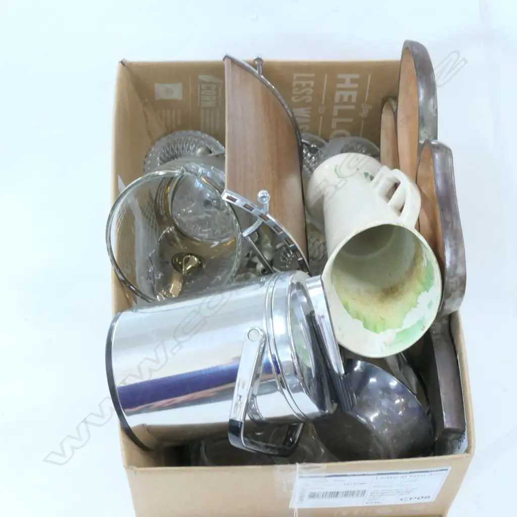 LOT ASST GLASSWARE / EP JUG ETC Image 1++