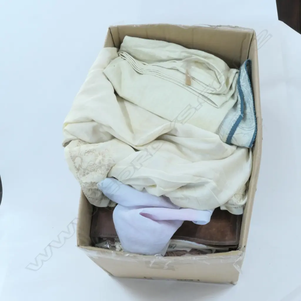 LARGE LOT ASST TABLE LINEN /LACE WORK ETC Image 1++