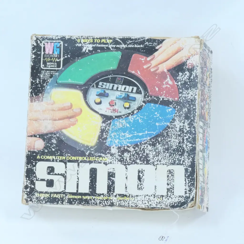 RETRO BOXED SIMON SAYS GAME Image 1++