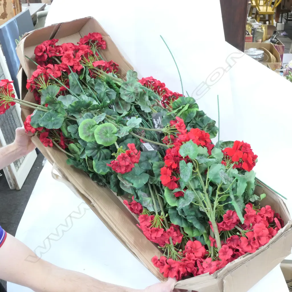 LOT ASST ARTIFICIAL FLOWERS Image 1++