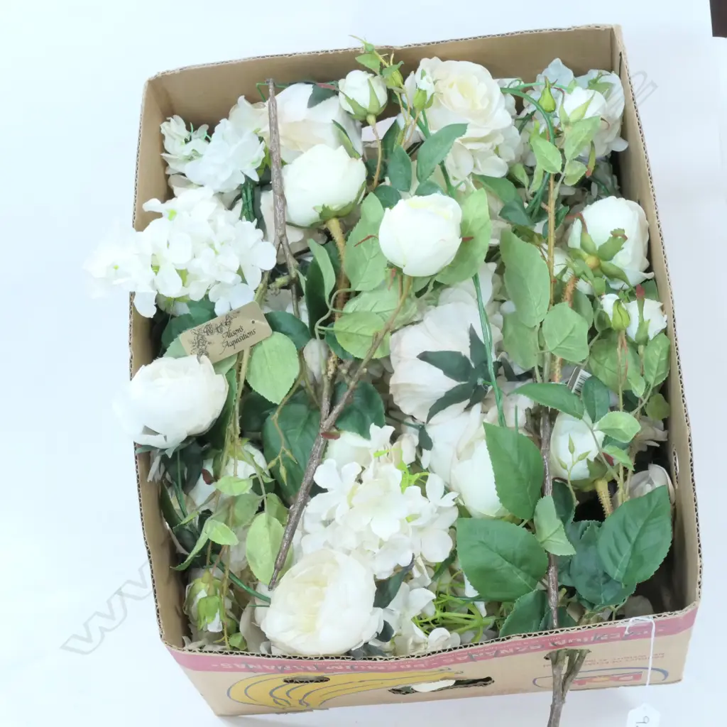 LOT ASST ARTIFICIAL FLOWERS Image 1++