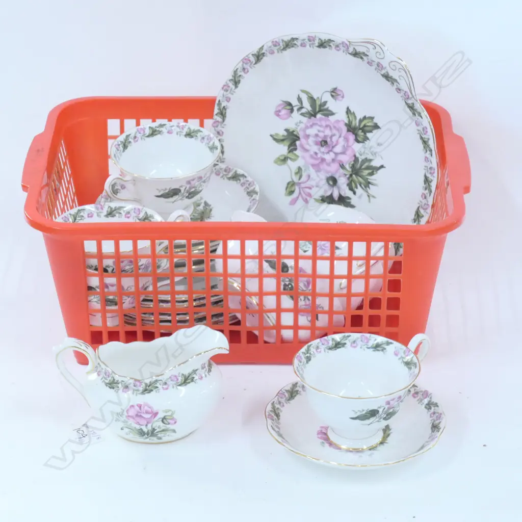 21 PIECE R/ALBERT 'COTSWOLD' TEA SET Image 1++