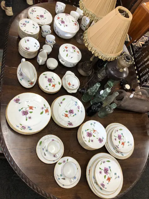 83 PIECE R/WORCESTER 'ASTLEY' DINNER SET Image 1++