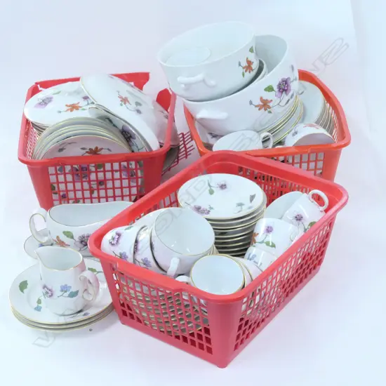 83 PIECE R/WORCESTER 'ASTLEY' DINNER SET