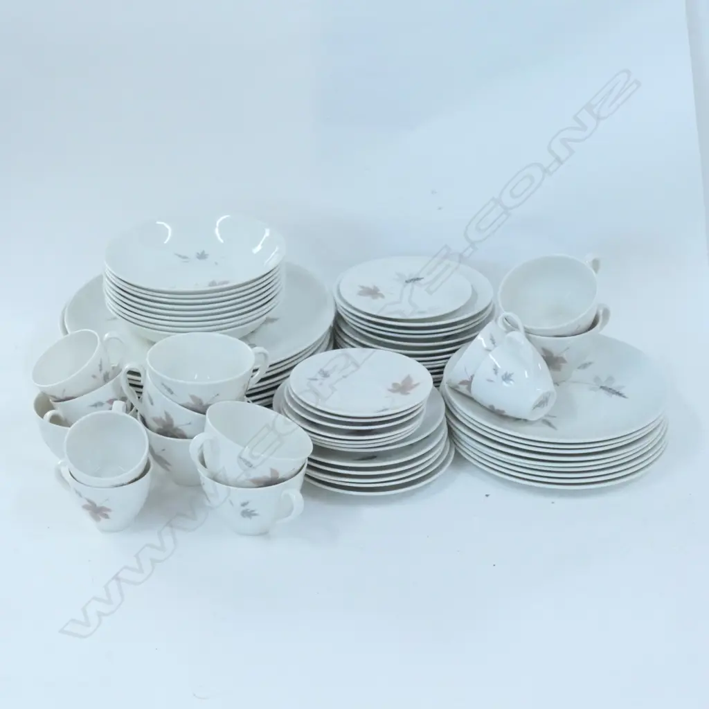 67 PIECE R/DOULTON 'AUTUMN LEAVES' DINNERSET Image 1++
