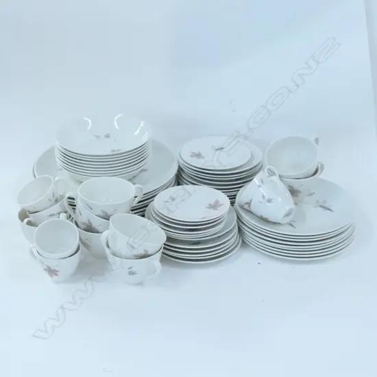 67 PIECE R/DOULTON 'AUTUMN LEAVES' DINNERSET