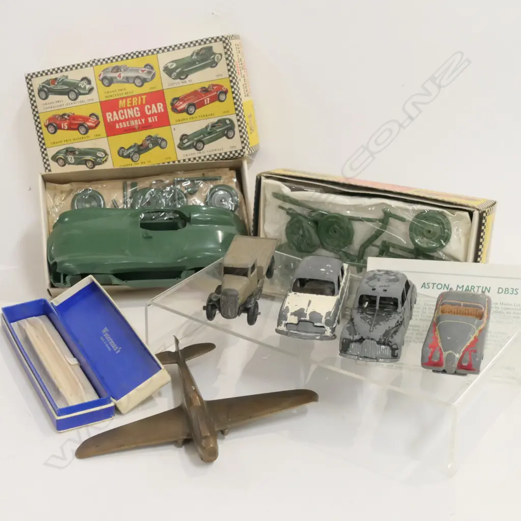 2 VINTAGE TOY 'MERIT RACING CAR' KITS + 5 TOYS (more) Image 1++