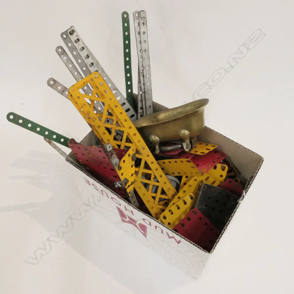 BOX MECCANO + BRASS DOLLS HOUSE BATHTUB Image 1++