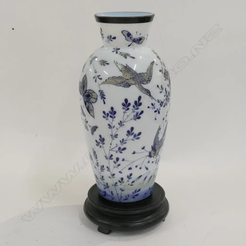 VICT. H/PAINTED MILK GLASS VASE ON STAND Image 1++