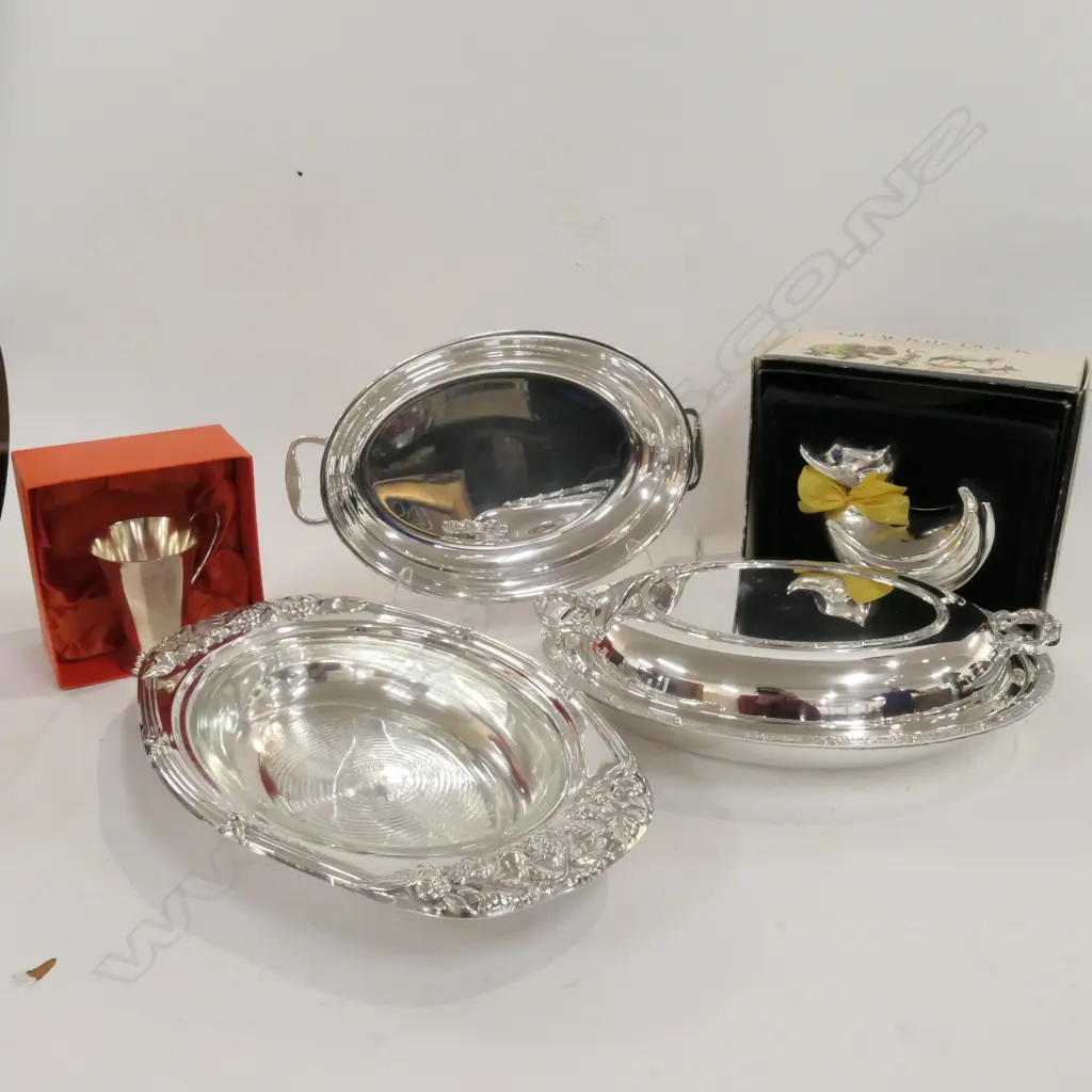 SILVER PLATE DUCK, MUG & ENTREE DISHES Image 1++