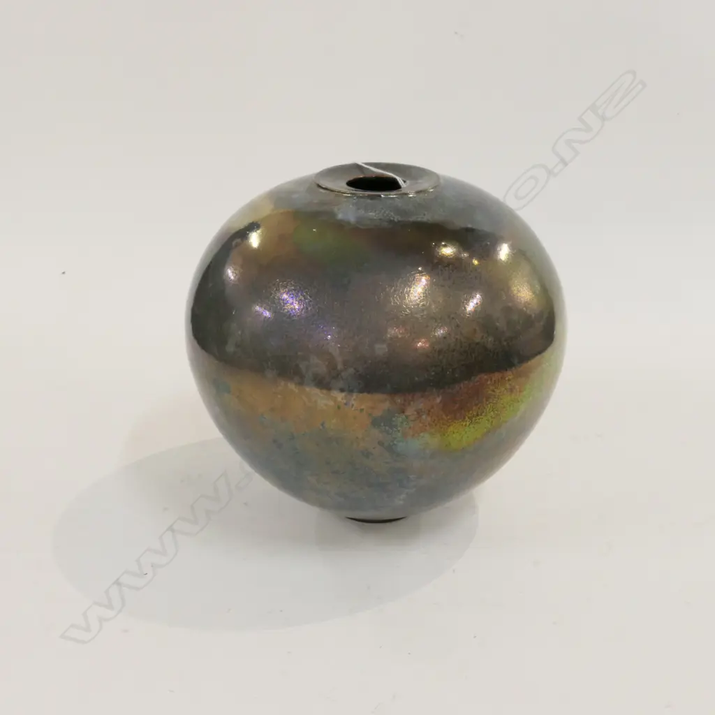RAY RODGERS HAND THROWN EARTHENWARE VASE H. 175MM Image 1++