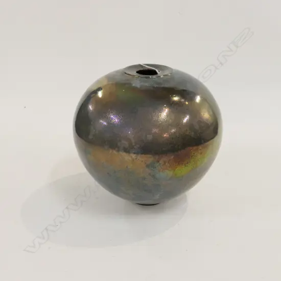 RAY RODGERS HAND THROWN EARTHENWARE VASE H. 175MM