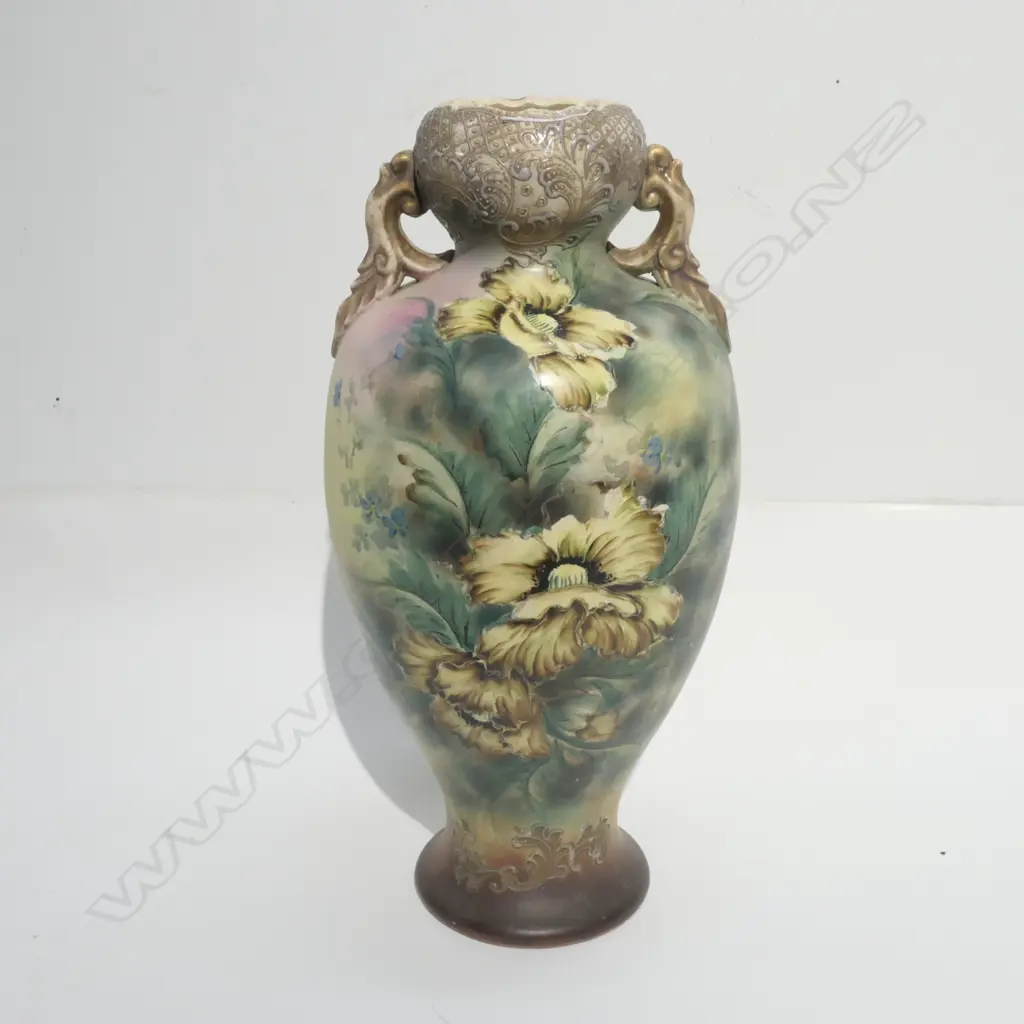 LARGE JAPANESE VASE C. 1900  Image 1++