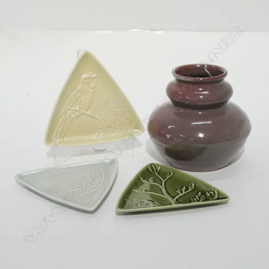 JOHN HUTCHINSON VASE + 3 BOB STEINER NZ CERAMIC DISHES