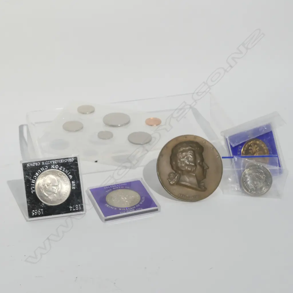 GROUP COMMEMORATIVE CASED COINS/MEDALS Image 1++