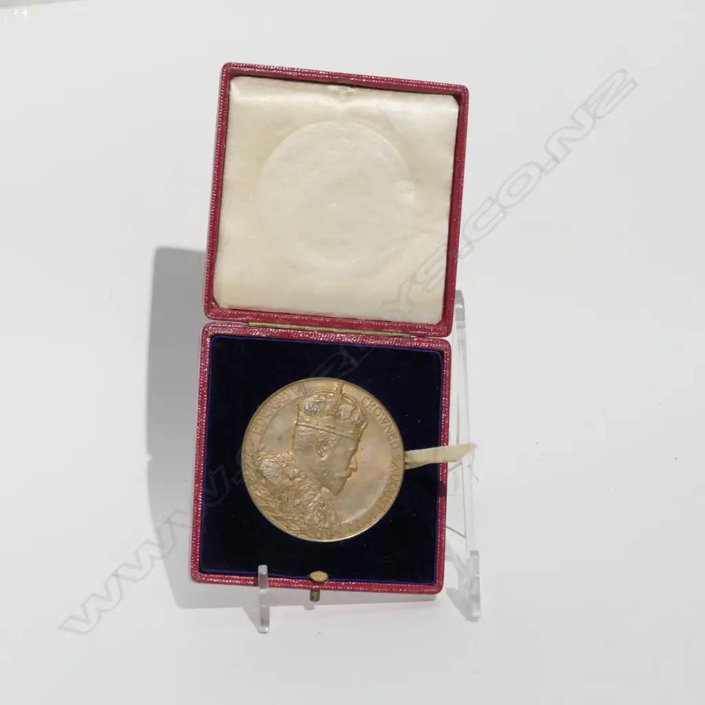 EDWARD 7TH 1902 CORONATION MEDAL, BOXED Image 1++