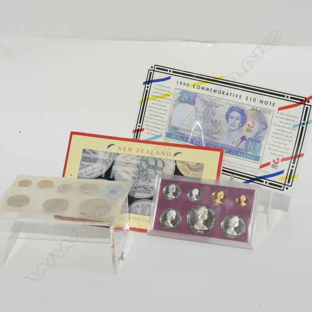 GROUP NZ BOXED COINS; COMMEMORATIVE $10.00 NOTE ETC Image 1++