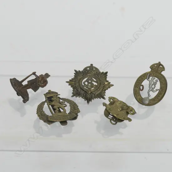 BAG OF MILITARY BADGES, MIXED