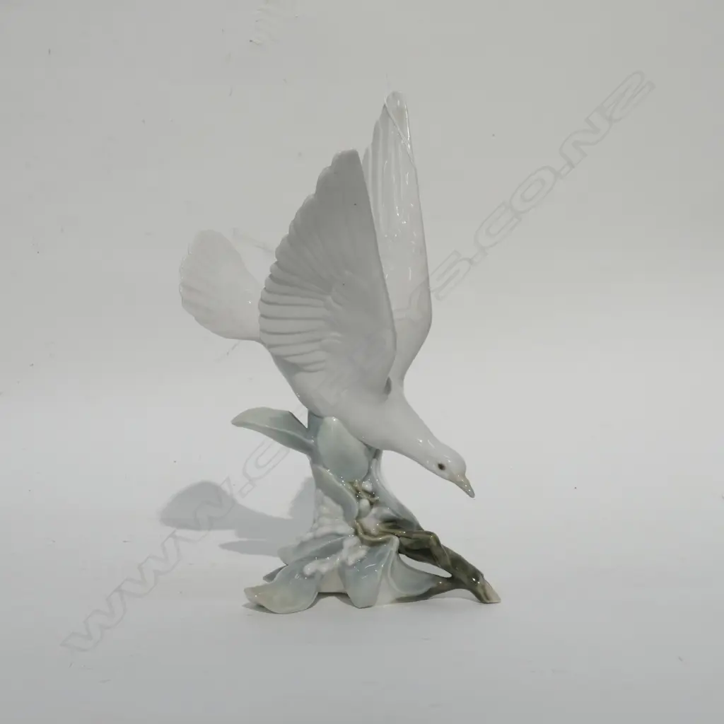LLADRO 'DAISA' DOVE H. 300MM Image 1++