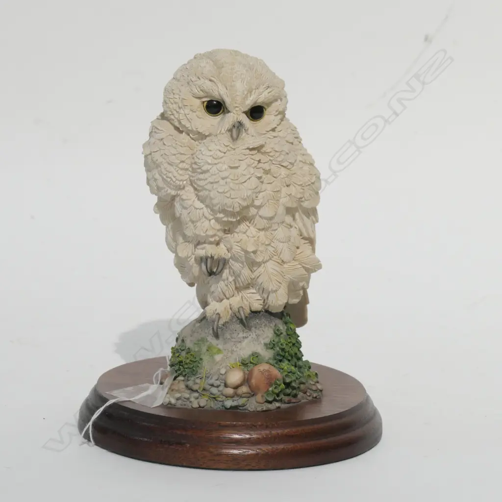 RUSSELL WILLIS COLLECTION--SNOWY OWL--RESIN Image 1++