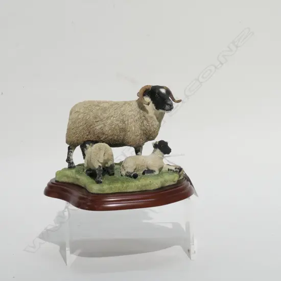 BORDER FINE ARTS--BLACK FACED EWE & LAMB--RESIN--BOXED