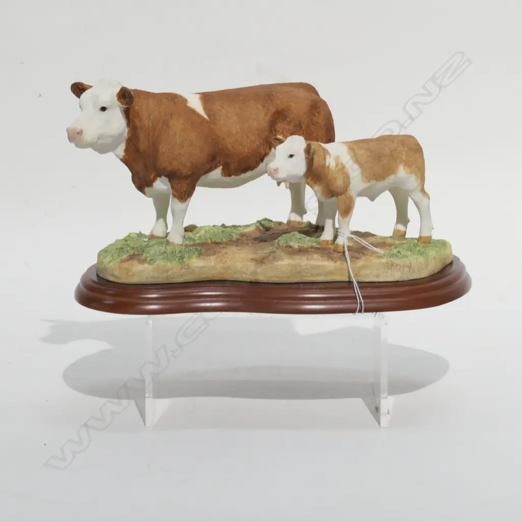 BORDER FINE ARTS -SIMMENTAL COW & CALF--RESIN-BOXED Image 1++