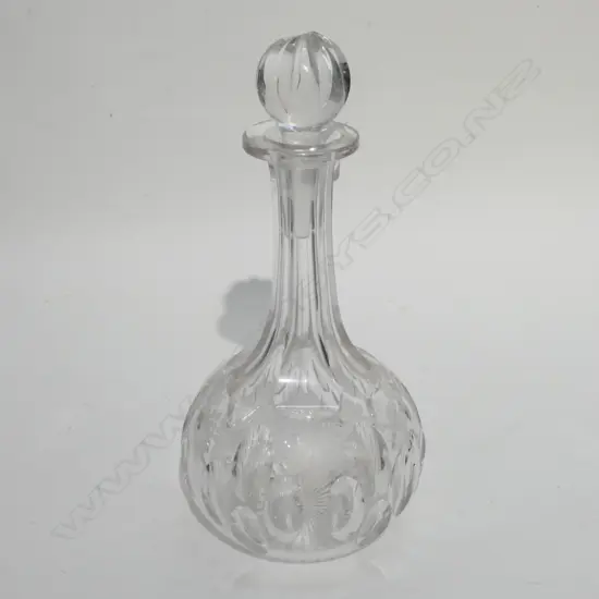 THUMBNAIL CUT & ENGRAVED CRYSTAL DECANTER