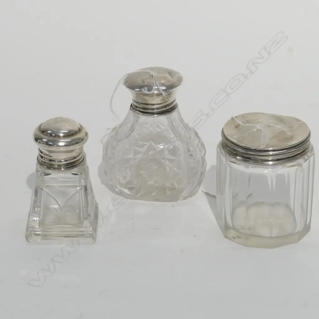 3 STERLING TOPPED DRESSING TABLE PIECES, 17GMS Image 1++