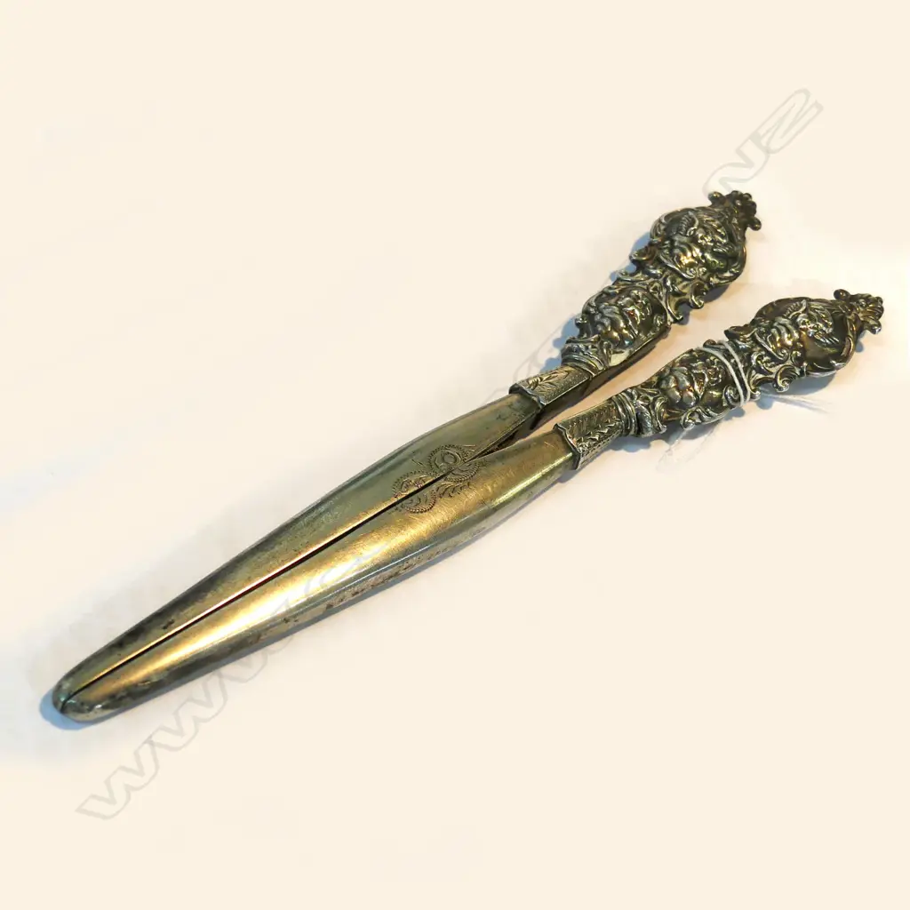 EDW SILVER HANDLED GLOVE STRETCHERS CHERUBS Image 1++