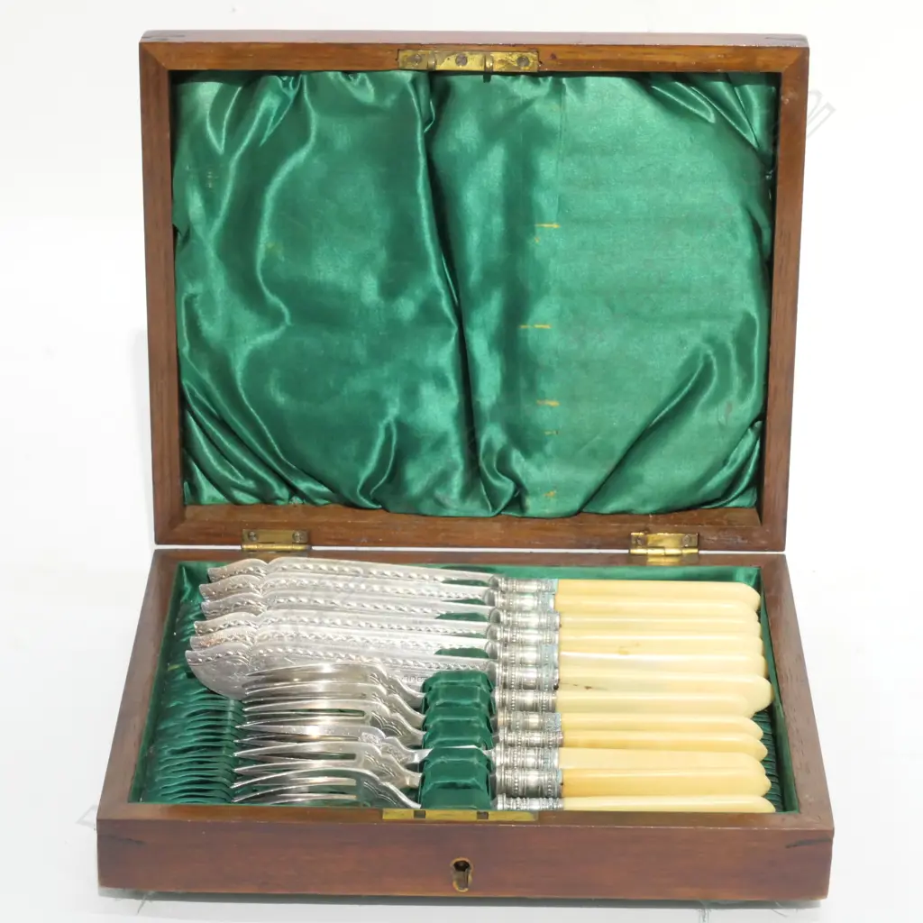 SMALL CANTEEN IVORY HANDLED KNIFE/FORK SET  Image 1++