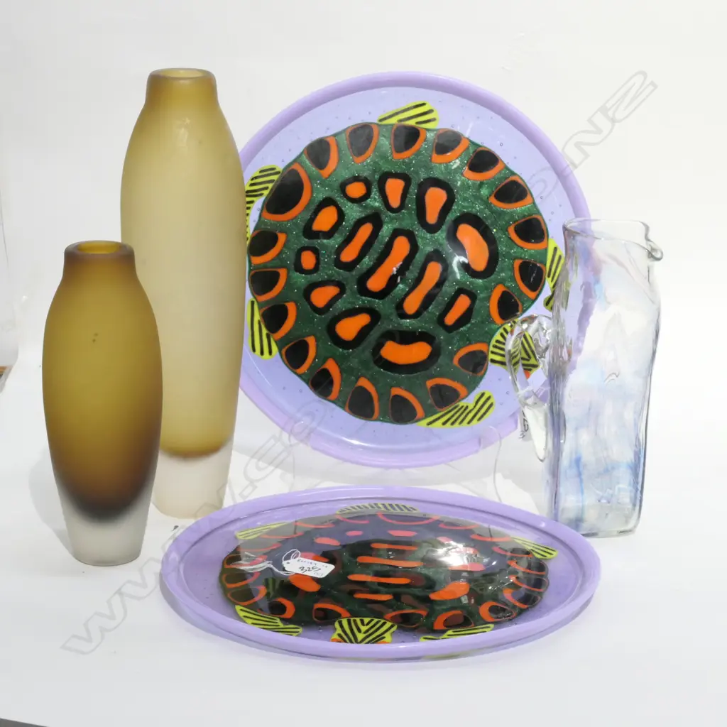 2 TURTLE PLATES + PR VILLEROY BOSCH VASES + SGD ART GLASS JUG Image 1++