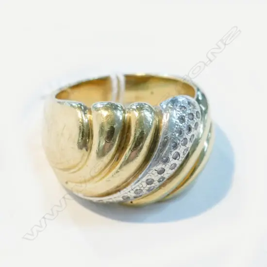HEAVY 9CT GOLD & DIAMOND RING 14.75GMS