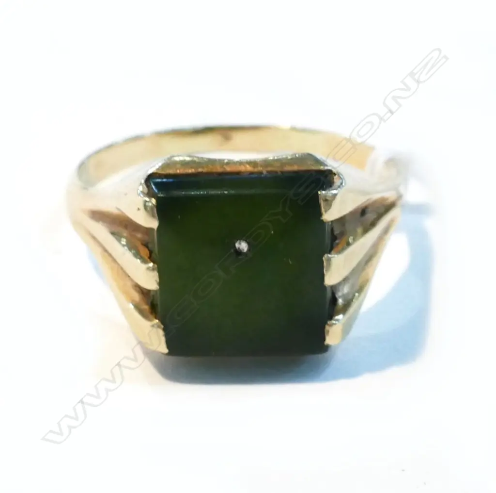 9CT GOLD & NEPHRITE PANEL GENTS SIGNET RING 5GM Image 1++