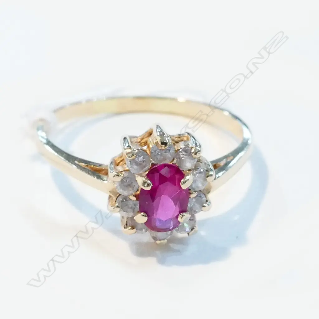 9ct ROSE, RED AND WHITE STONE CLUSTER RING  Image 1++