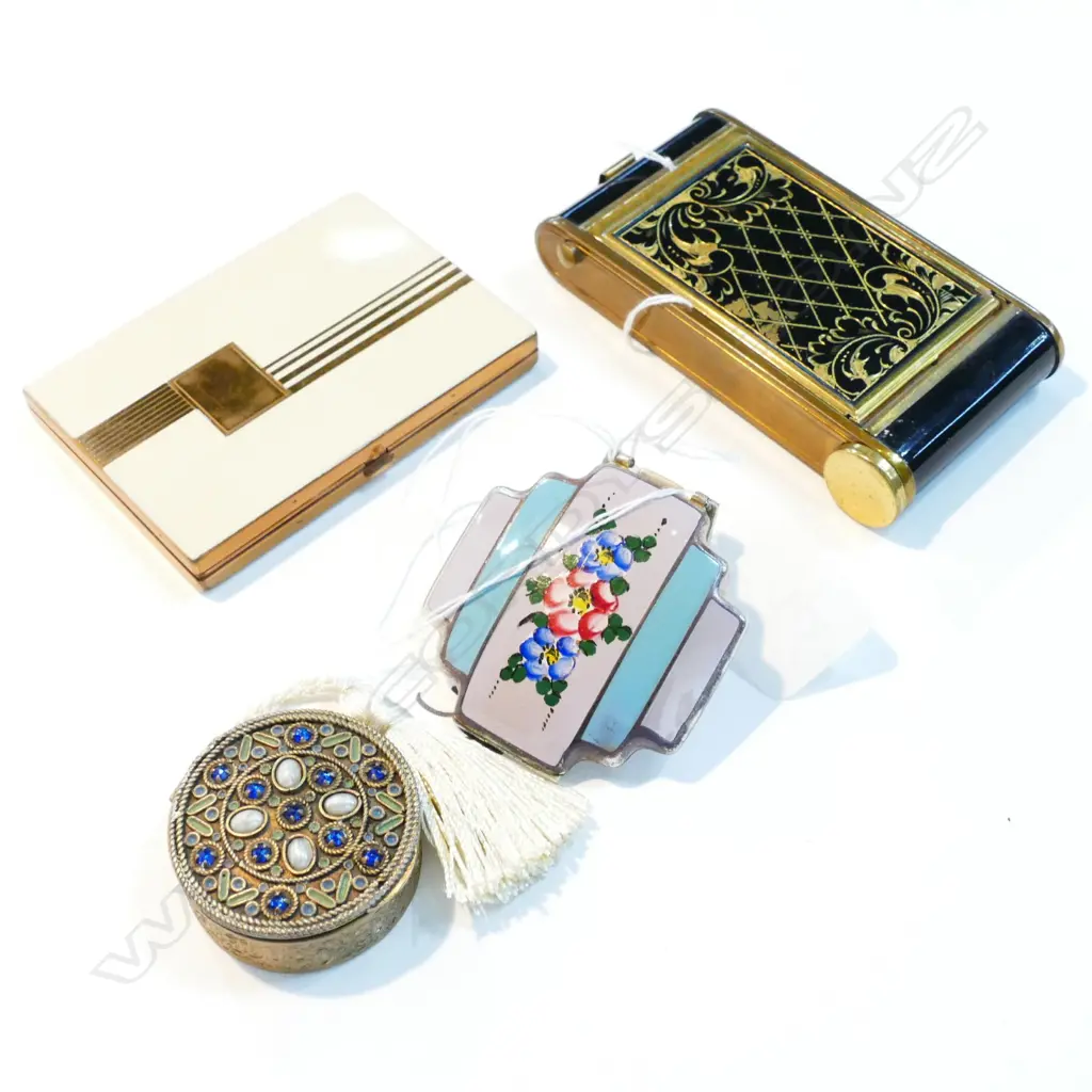 FOUR VINTAGE POWDER COMPACTS Image 1++