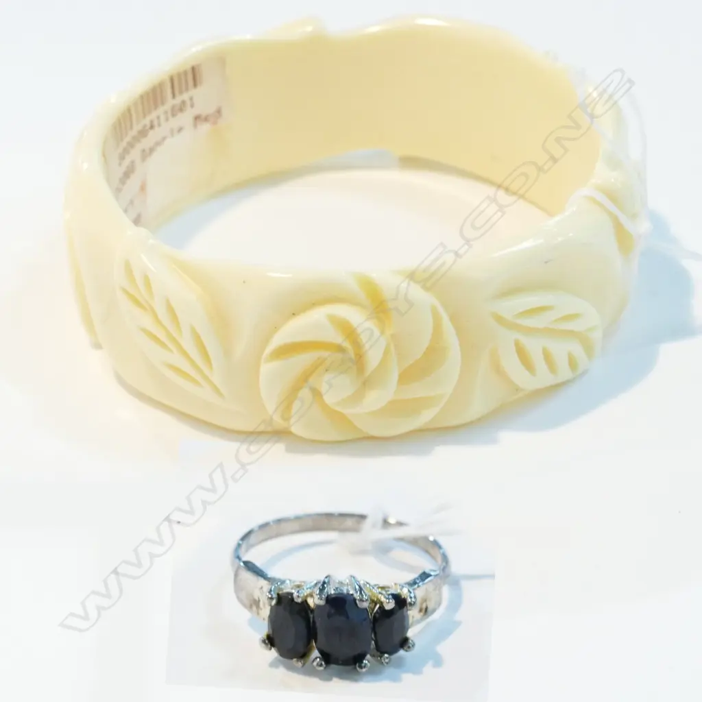 SIL ? SAPP. 3 STONE RING;& BAKELITE BANGLE Image 1++