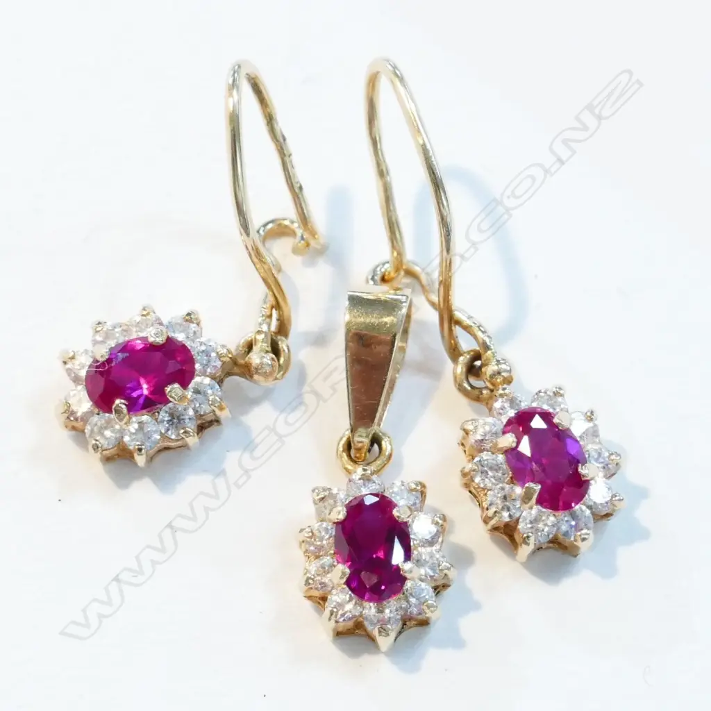 9ct ROSE, RED & WHITE  STONE PENDENT & DROP EARRING SET, CLUSTER DESIGN  Image 1++